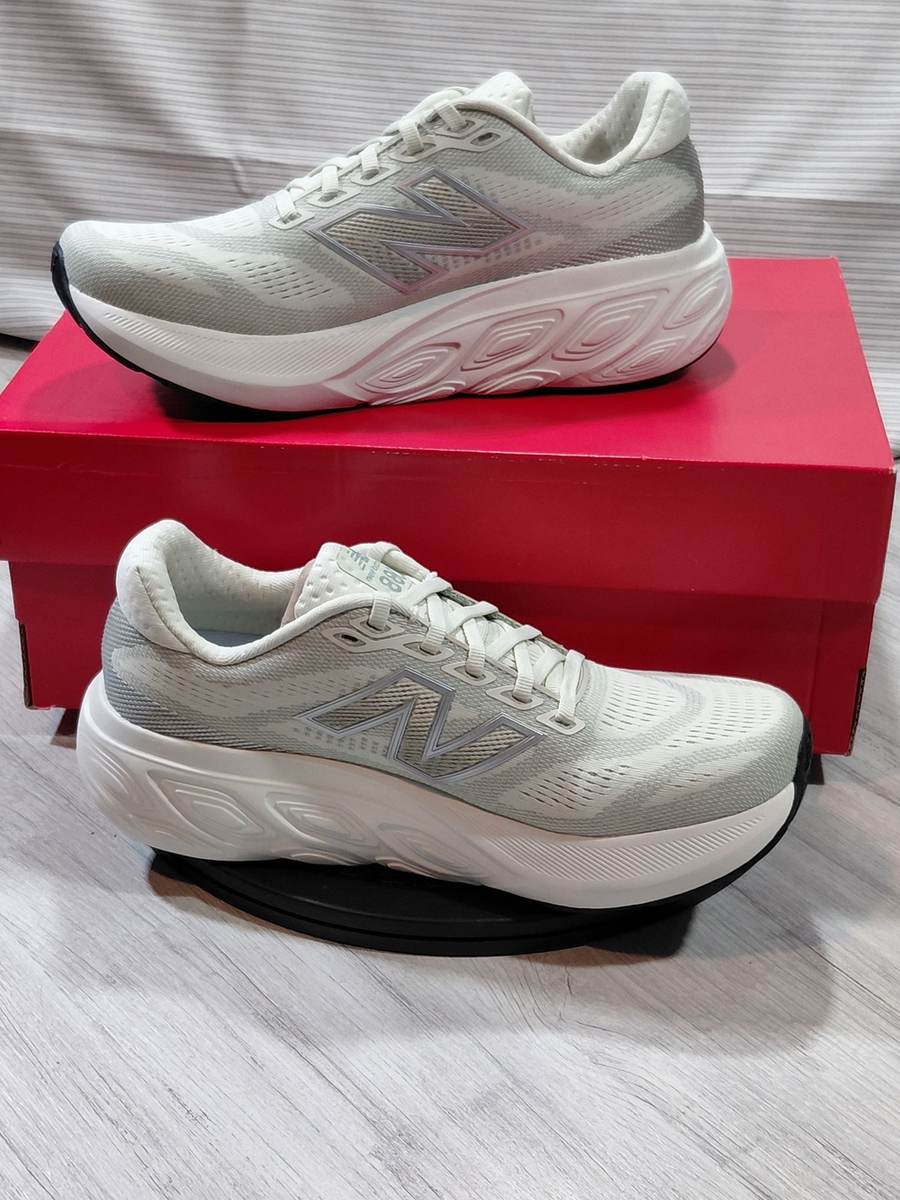 (NEW) New Balance Women Fresh Foam X 880v15 Running Shoes - Light Sage/Gray W8.5 - Picture 13 of 15